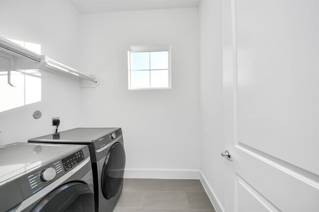 Building Photo - 4005 Woodshire Vlg Ests
