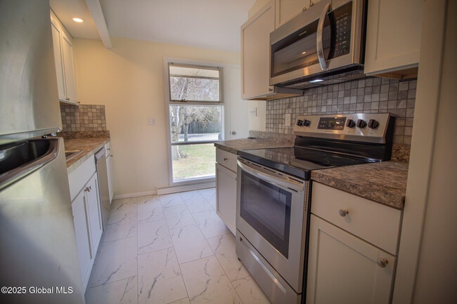 Building Photo - 20 Knadler Dr