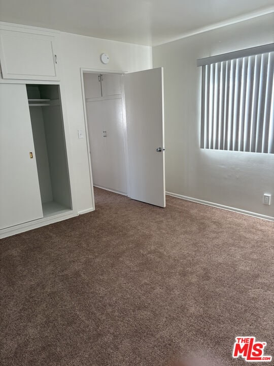 Building Photo - 818 E Nutwood St