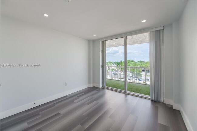 Building Photo - 1800 NW 24th Ave