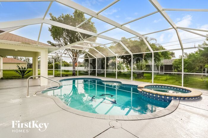 Building Photo - 2709 SW 4th Ave