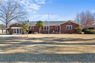 Building Photo - 1404 Shelton Rd