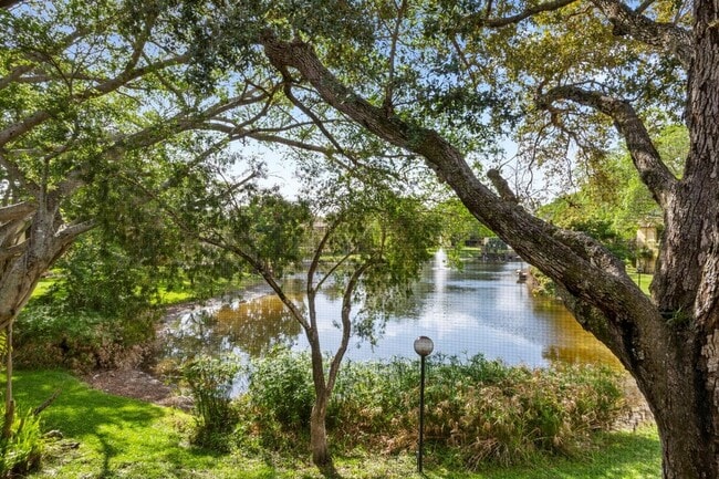 Building Photo - 830 SW 9th St Cir