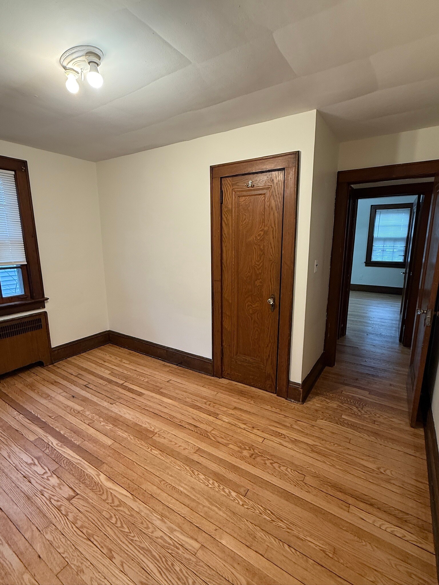 Building Photo - 221 Everett Pl