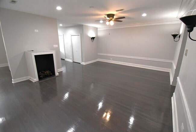 Building Photo - 6138 N Kenmore Ave