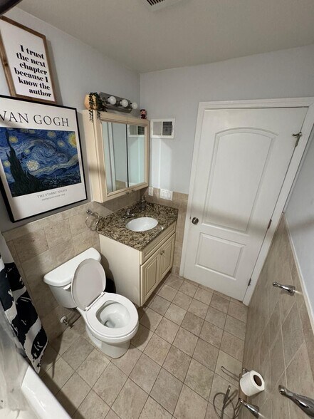 Master bath - 746 Bergen St