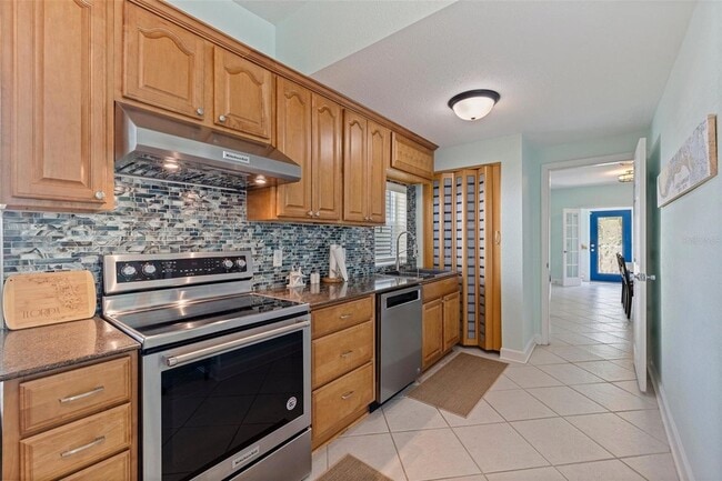 Building Photo - 106 7th Ave