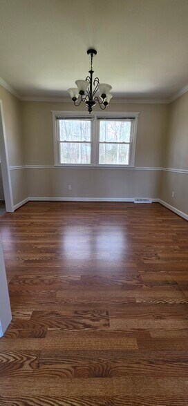 Building Photo - 1010 Damon Dr