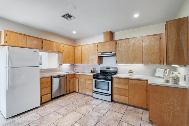 Building Photo - 2116 Glendale Pl