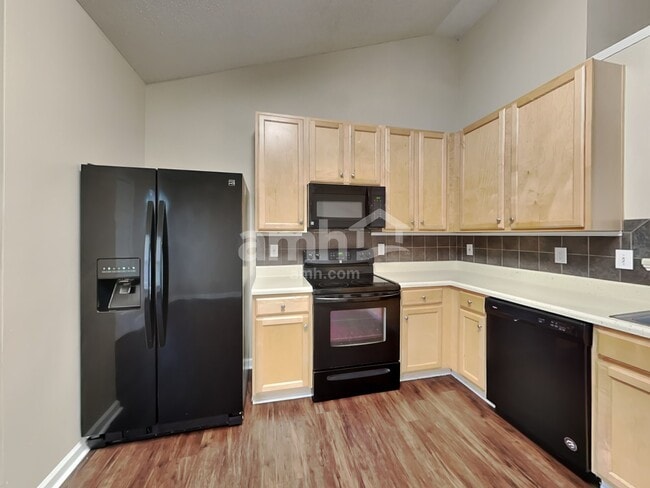 Building Photo - 6 Semmelrock Dr