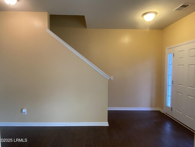 Building Photo - 204 Mission Way