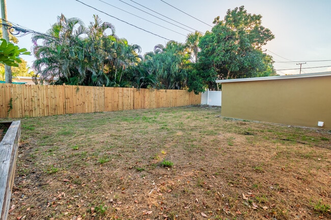 Building Photo - 954 Omar Rd