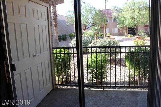 Building Photo - 4401 Alexis Dr