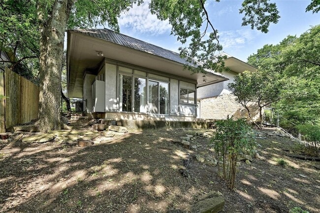 Building Photo - 6305 Shadow Valley Dr