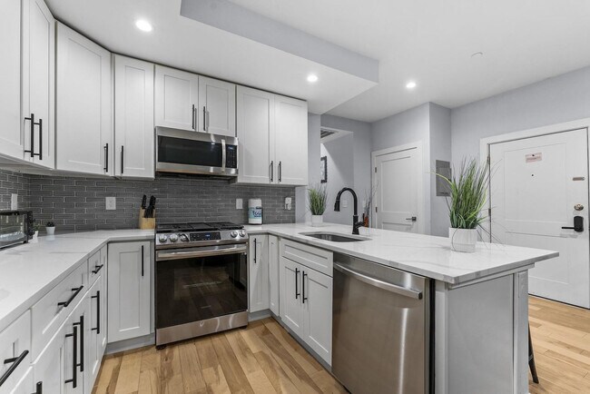 Building Photo - 1011 Bennington St