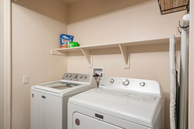 Building Photo - 1762 E Sycamore Rd