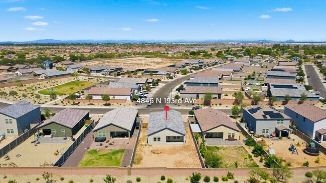 Building Photo - Modern Litchfield Park Home | 4 Bed, RV Gate + Open Kitchen