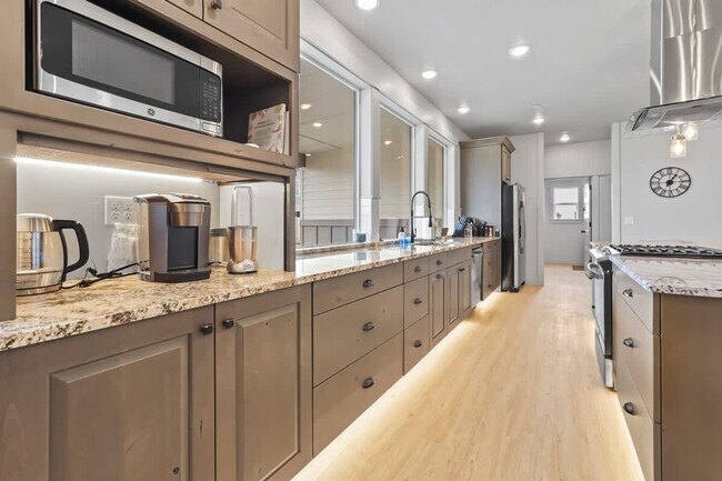 Building Photo - 303 CM Rdg Ln