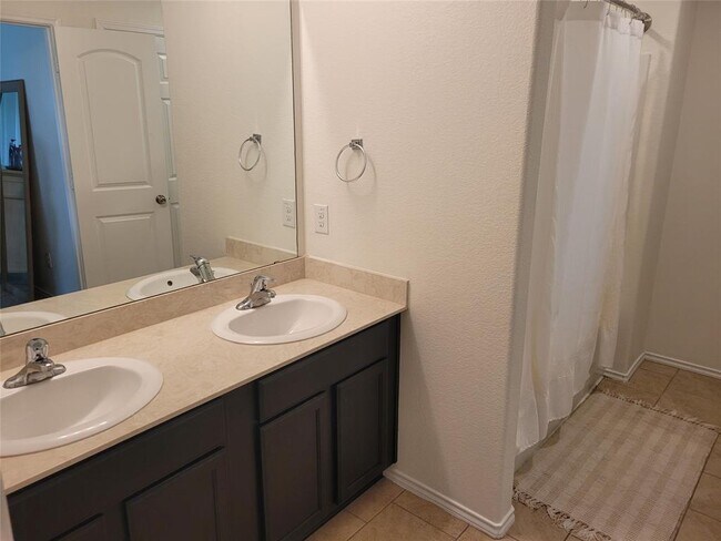 Building Photo - 10106 Tallcrest Ln
