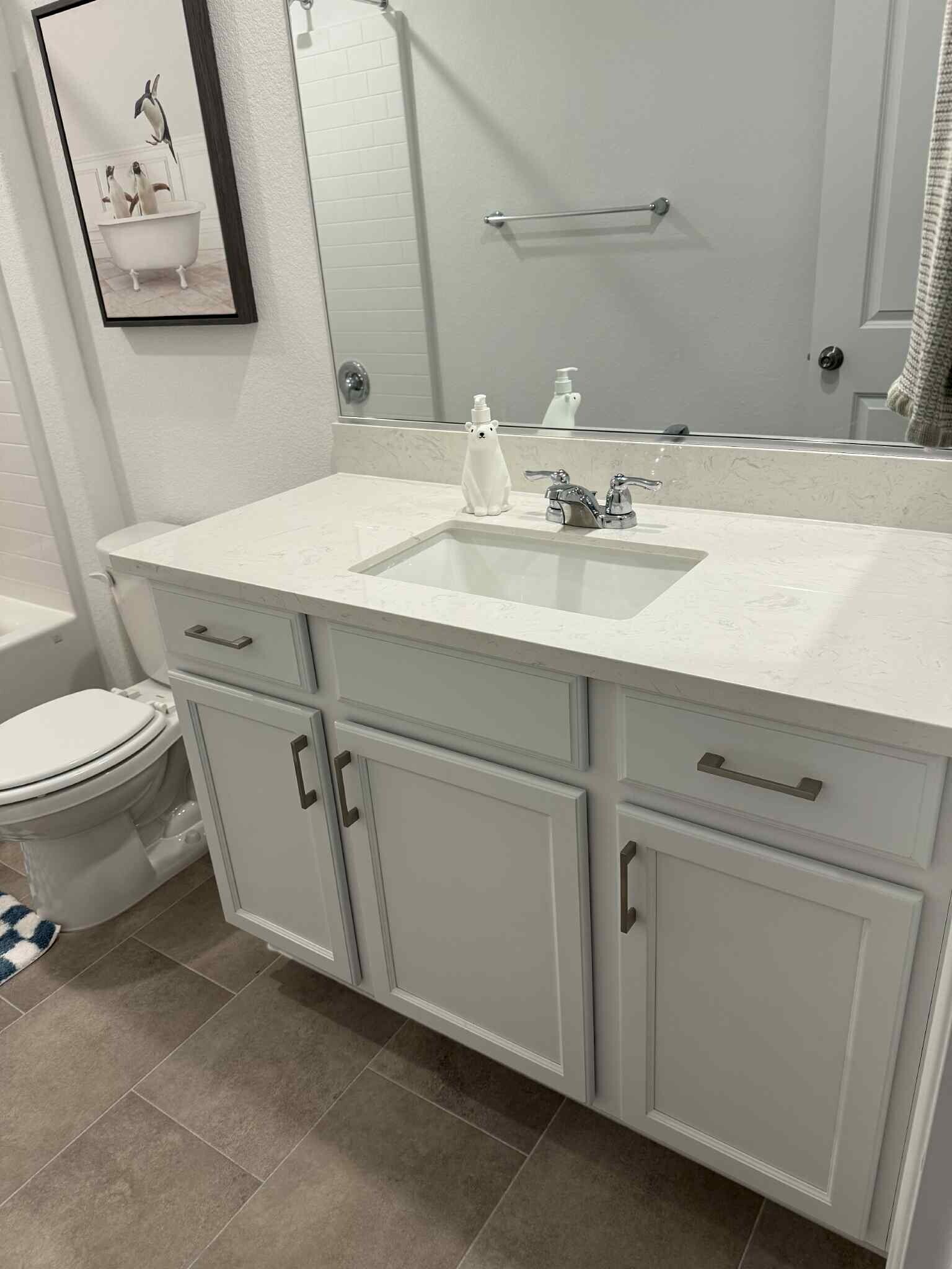 upstairs bathroom - 5924 Tomsik St