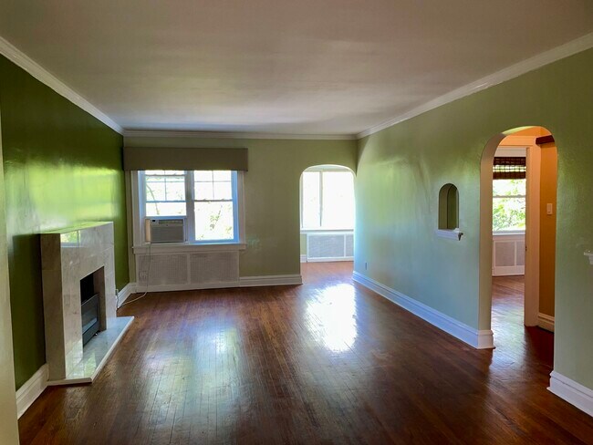 Building Photo - 148 N Austin Blvd