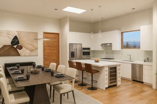 Building Photo - 112 Valle Sereno