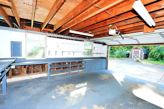 Building Photo - Water View, private wooded lot on dead end...