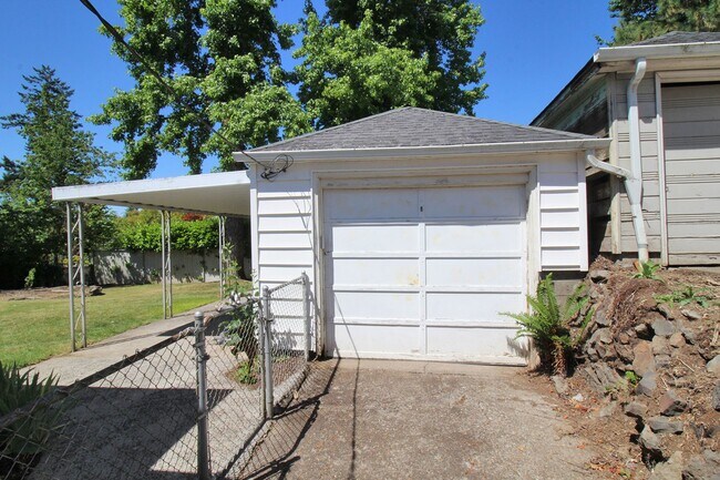 Building Photo - 8111 SW 8th Ave