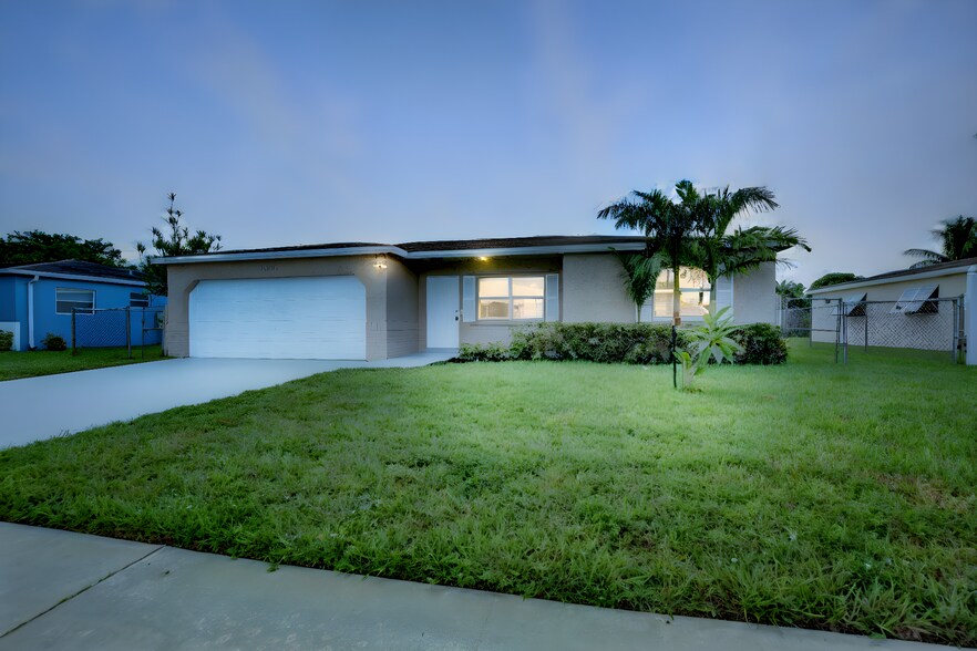 Building Photo - 10870 Eureka St