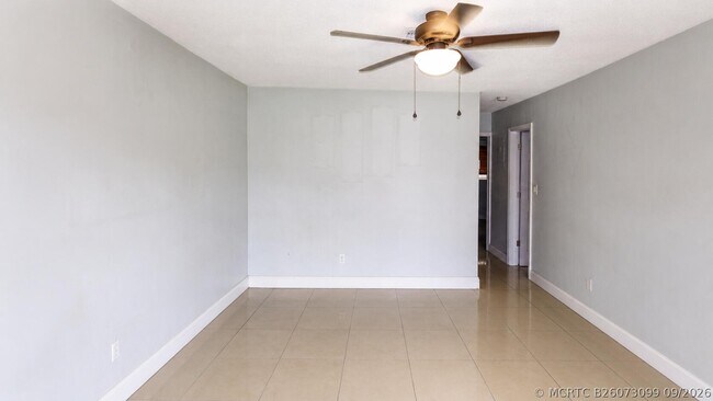 Building Photo - 2631 SW 13th Ave