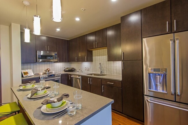 Primary Photo - Spacious Apartment with Balcony & Pool!
