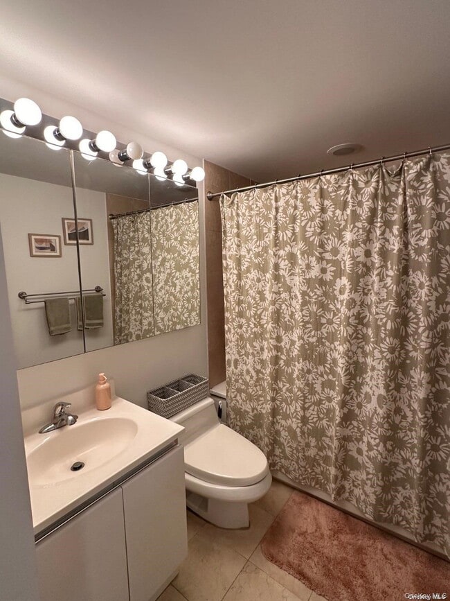 Building Photo - 170 W Broadway