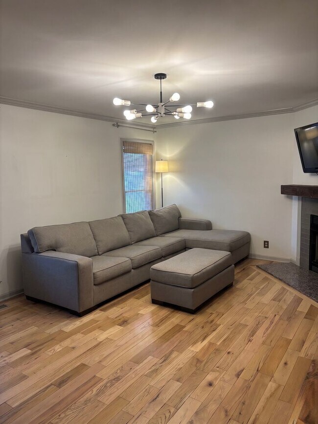 Building Photo - Renovated 3 Bedroom Home in Ashland City!