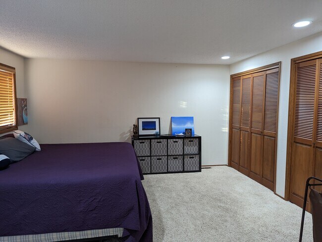Master Bedroom - 250 NW Sunrise Dr