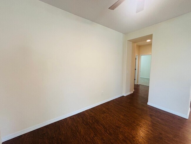 Building Photo - Beautiful movie in ready, large 2/2 in Ocala Preserve - All ages