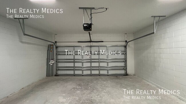 Building Photo - 850 Peyton Ave