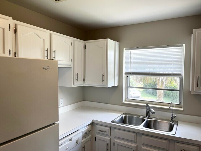 Building Photo - 6 Vis Gdns Trl