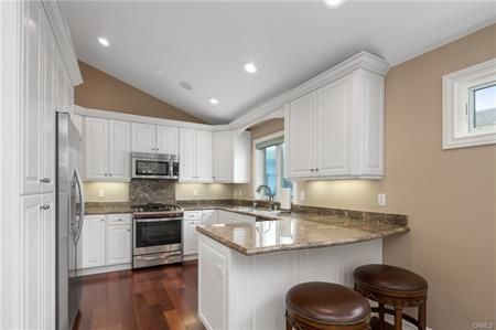Building Photo - 260 W Marquita