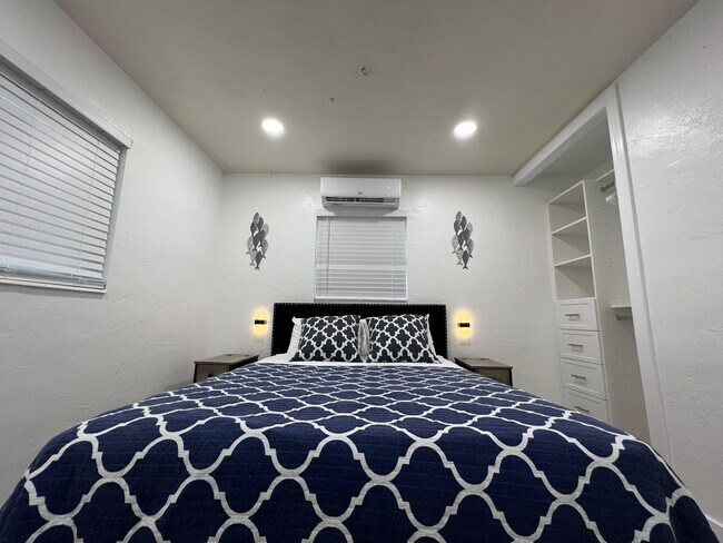 Building Photo - 2648 NE 15th Terrace