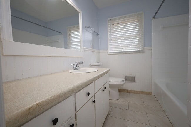 Building Photo - 1104 Kimberly Dr