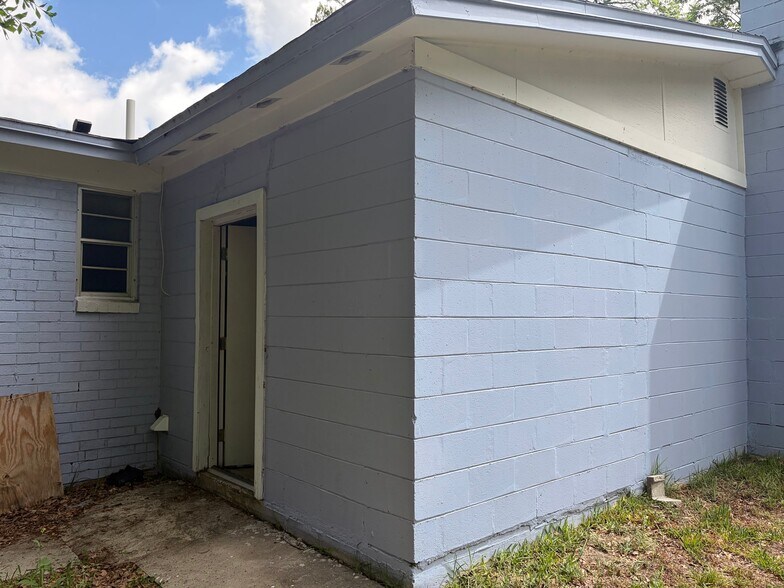 Building Photo - 3126 Martha St