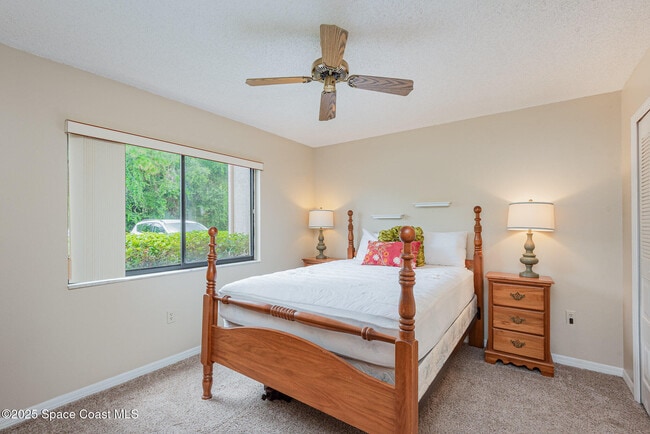 Building Photo - 307 La Paloma Ln