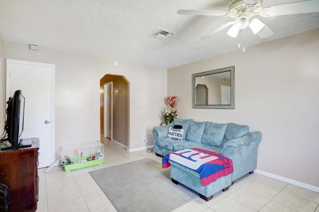 Building Photo - 8867 Sunset Dr