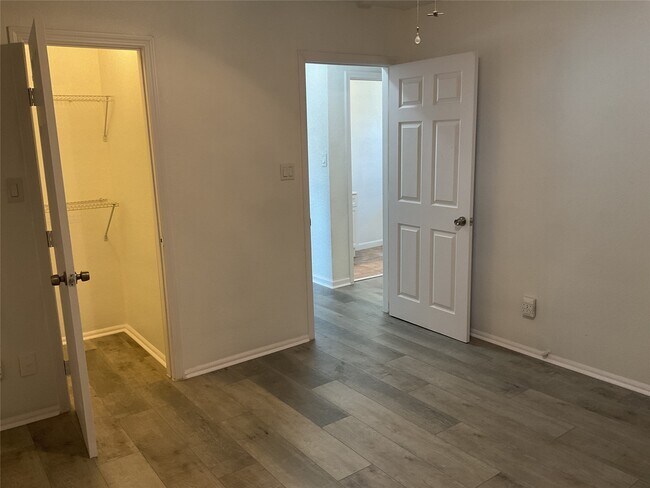 Building Photo - 5728 Sylvia Dr