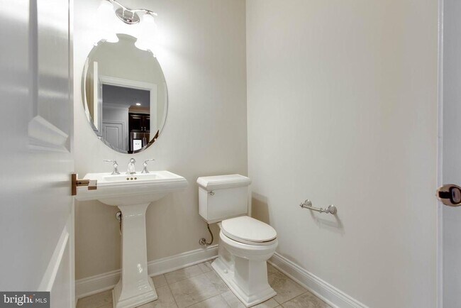 Building Photo - 8526 Pine Springs Dr