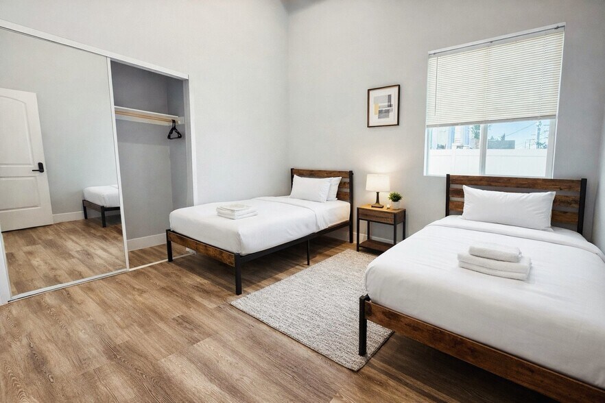 Building Photo - 608 E 29th St