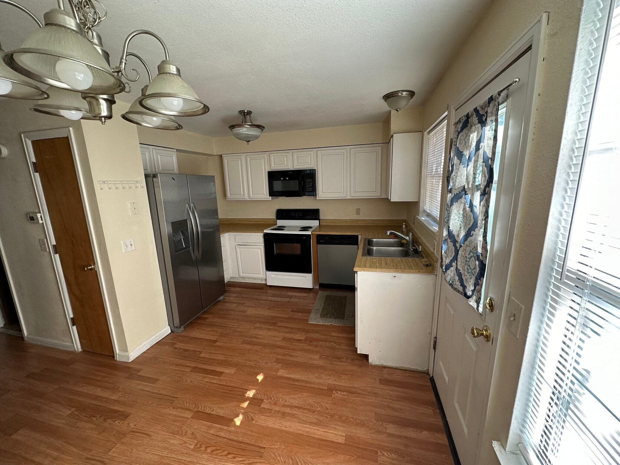 Kitchen - 8230 Washington St