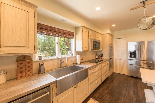 Building Photo - 4713 Bedel St