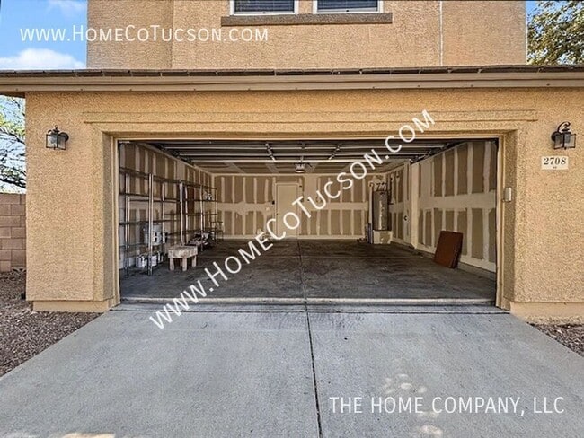 Building Photo - 2708 N Saramano Ln