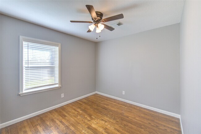 Building Photo - 2714 Southmore Ave